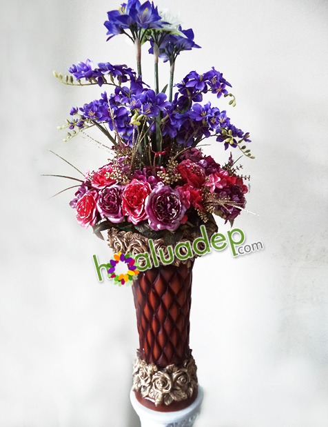 Zoom với Hoa phòng khách