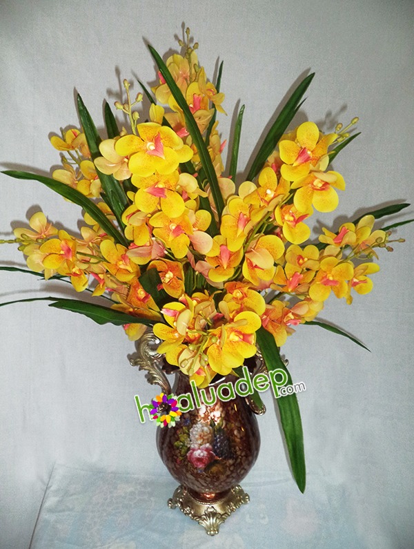 Zoom với Bình lan cao cấp