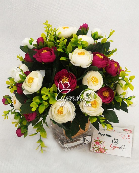 Zoom với Lọ thủy tinh hoa trà