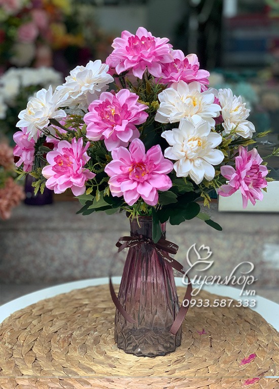 Zoom với Bình Hoa Thược Dược Nhỏ