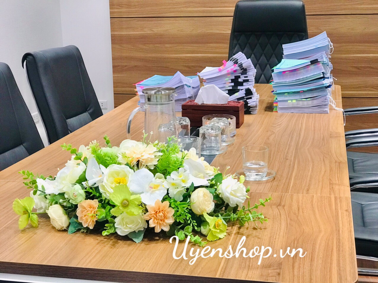 Zoom với Lãng Hoa Bàn Họp Nhỏ