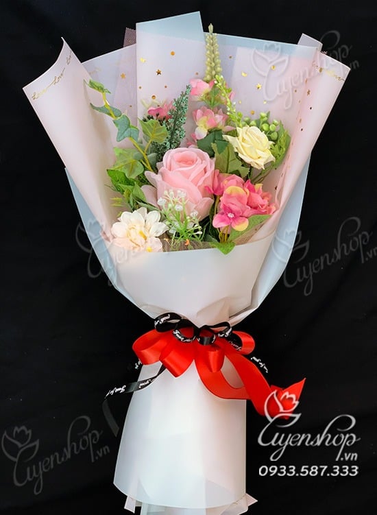 Zoom với Bó Hoa Lụa Xinh