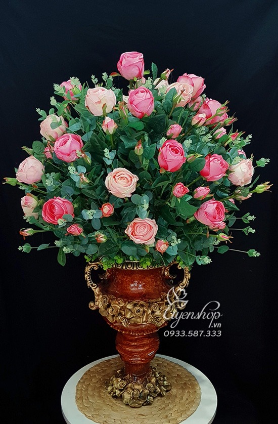 Zoom với Bình Hoa Hồng Lụa Cao Cấp