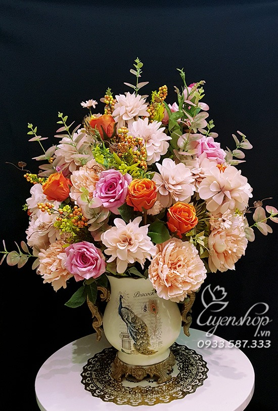 Zoom với Bình Hoa Phong Cách Châu Âu