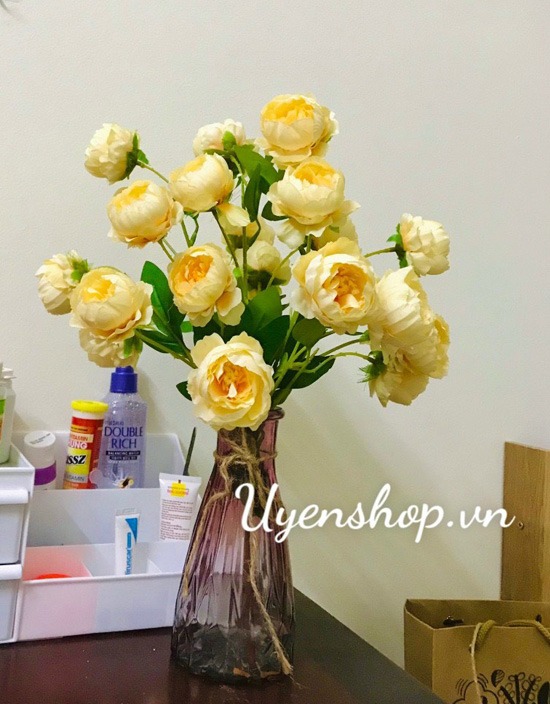 Zoom với Lọ Hoa Trà Leo