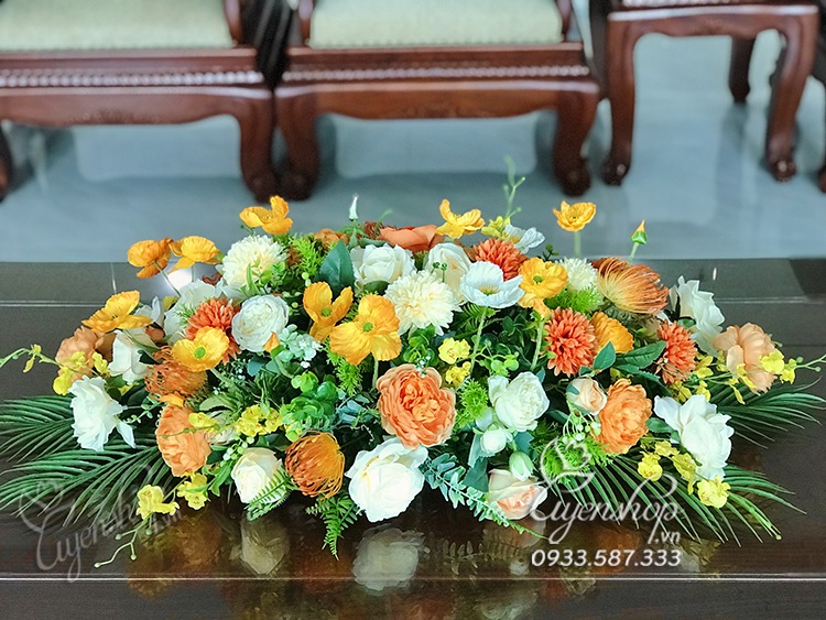 Zoom với Hoa Bàn Họp