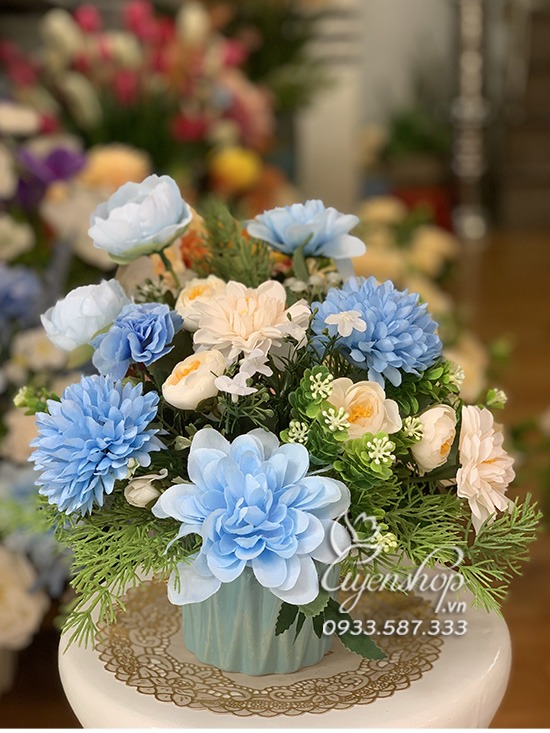 Zoom với Lọ hoa nhỏ để bàn