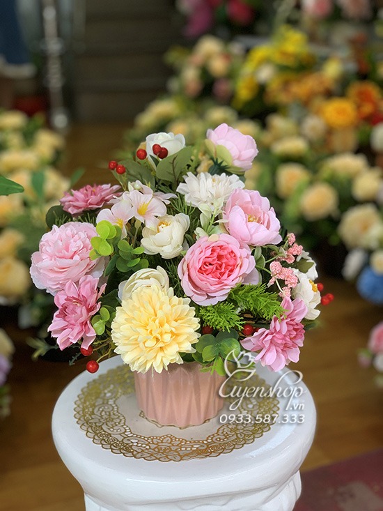 Zoom với Lọ hoa nhỏ để bàn