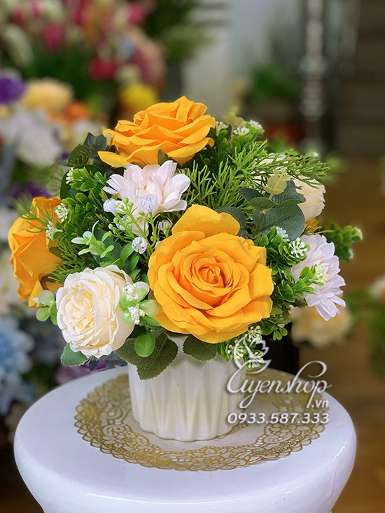 Zoom với Hoa Nhỏ Để Bàn