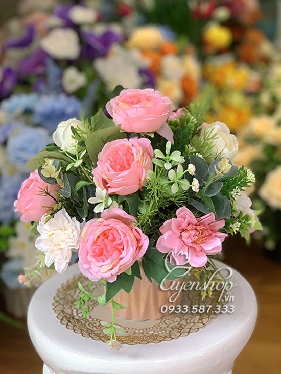 Zoom với Lọ hoa nhỏ để bàn