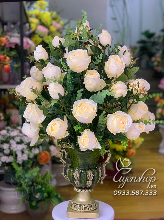 Zoom với <strong>Bình Hoa Hồng màu Kem</strong>