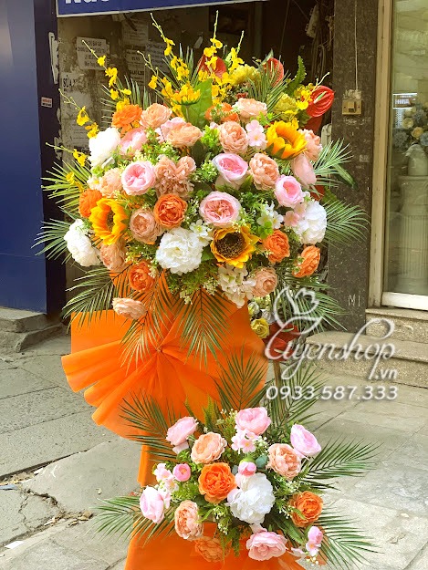 Zoom với Lãng hoa khai trương