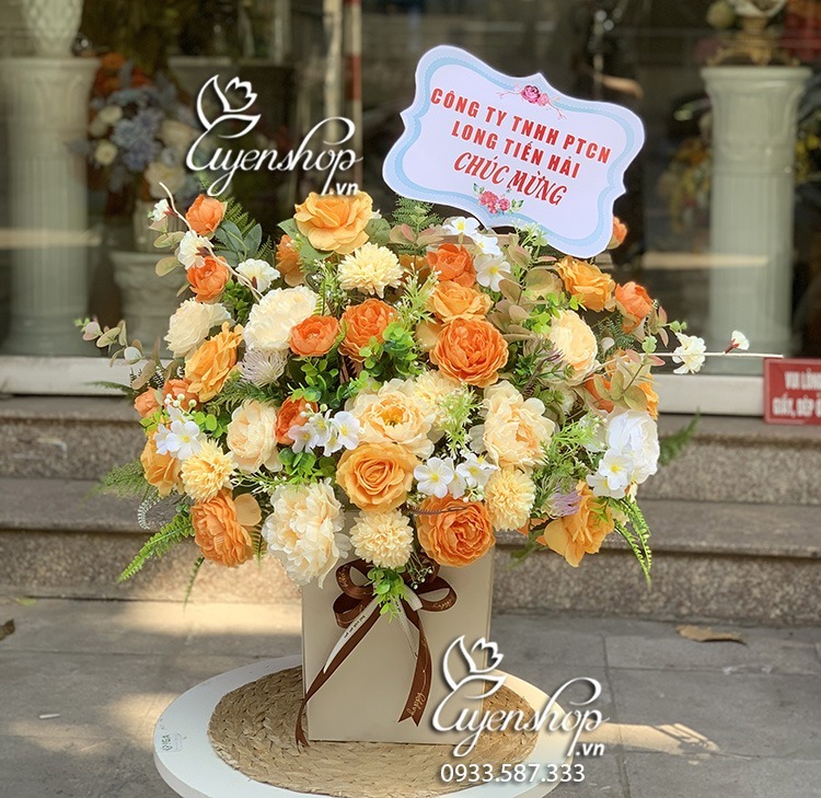 Zoom với Giỏ Hoa Tone Vàng