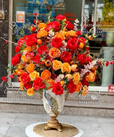 BÌNH HOA HOA TIẾT CHIM CÔNG TONE ĐỎ CAM Hoa giả, Hoa lụa đẹp, BÌNH HOA HOA TIẾT CHIM CÔNG TONE ĐỎ CAM
