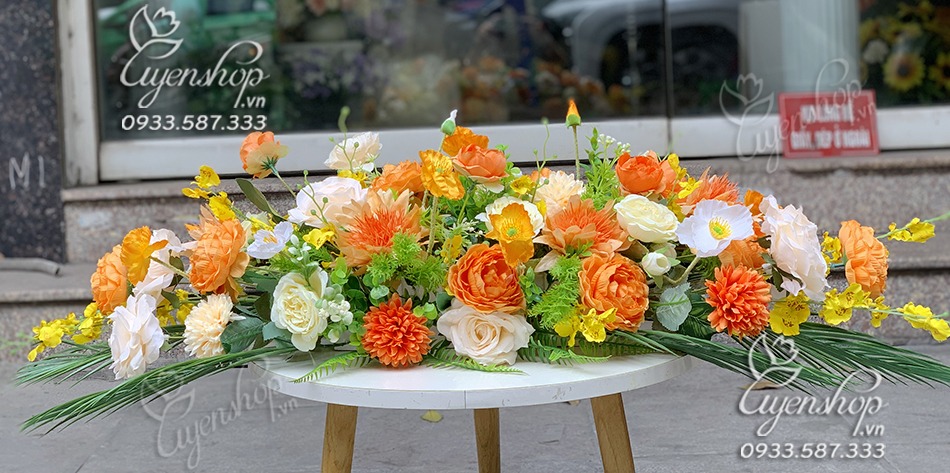 Zoom với LÃNG HOA BÀN HỌP TONE CAM