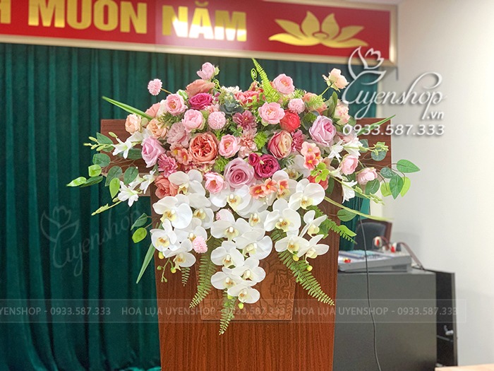 Zoom với Hoa Bục Phát Biểu Tone Hồng