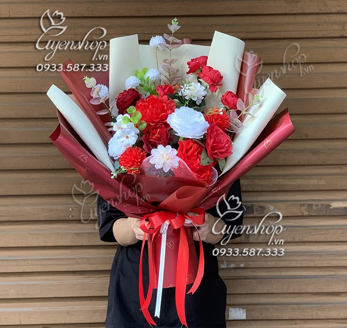 Zoom với BÓ HOA LỤA TONE ĐỎ