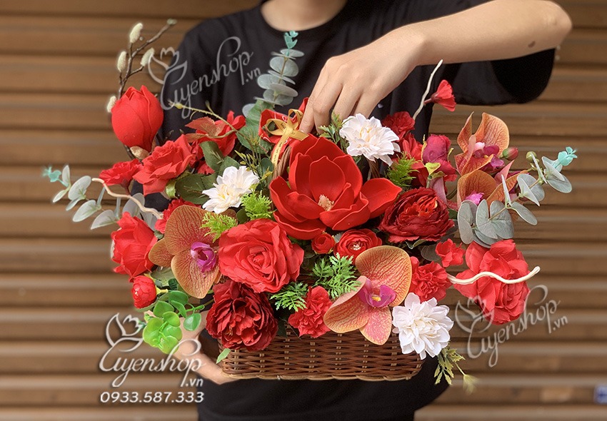 Zoom với GIỎ HOA LỤA TONE ĐỎ