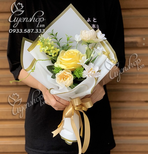 Zoom với BÓ HOA LỤA TONE VÀNG