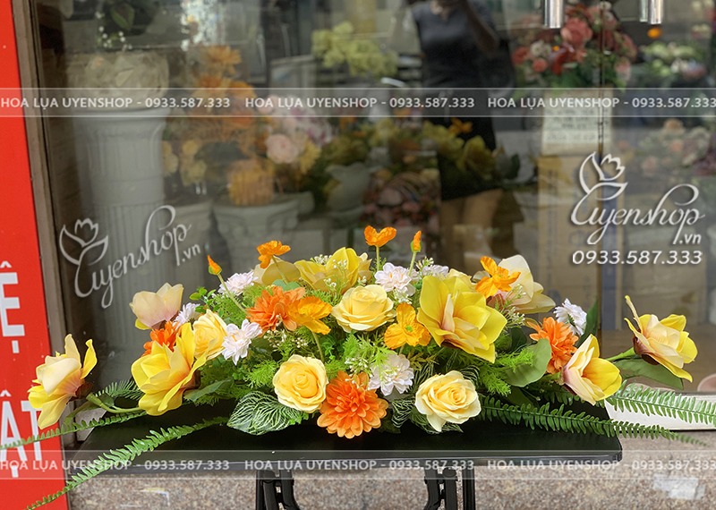 Zoom với LÃNG HOA BÀN HỌP TONE VÀNG