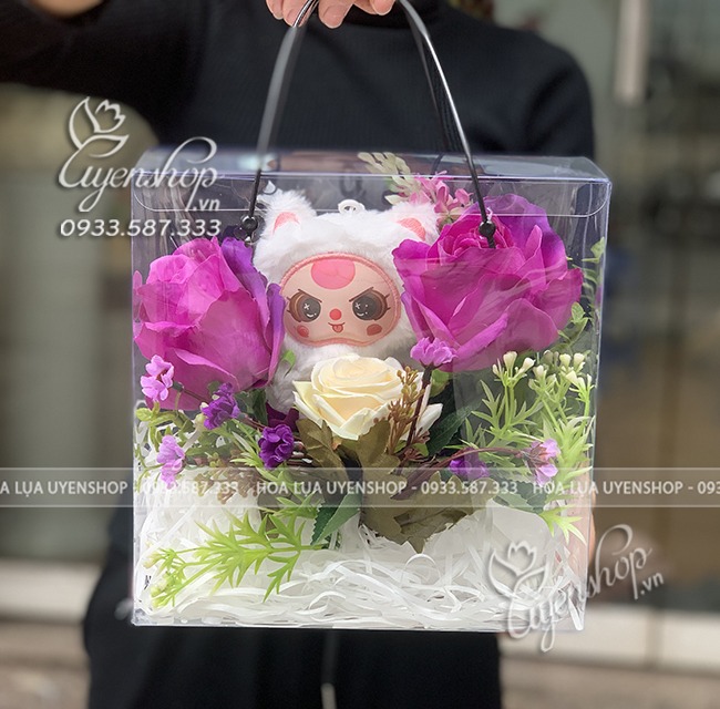 Zoom với HỘP HOA LỤA “BABY THREE”