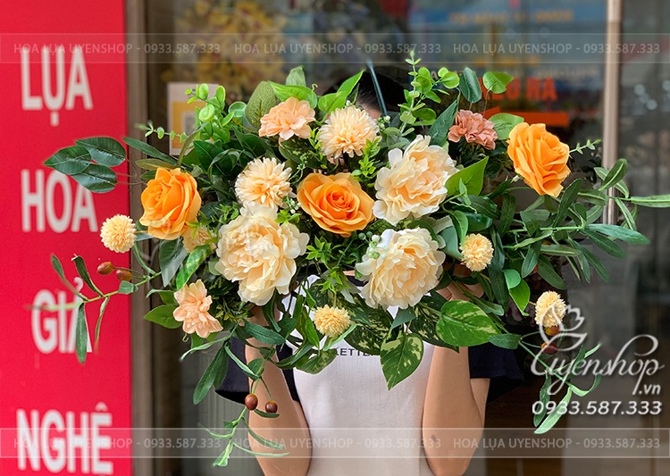 Zoom với HO BỤC PHÁT BIỂU TONE VÀNG