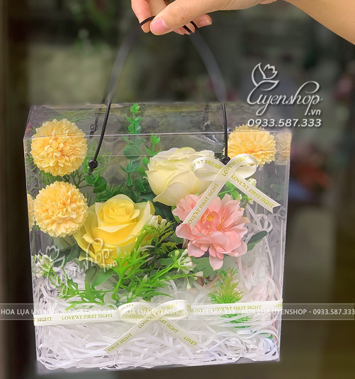 Zoom với HỘP HOA LỤA MICA