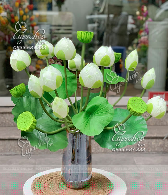 Zoom với BÌNH SEN QUAN ÂM TRẮNG