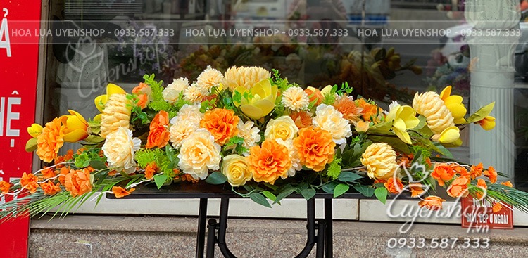 Zoom với LÃNG HOA BÀN HỌP LỚN TONE VÀNG