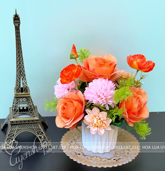 Zoom với LỌ HOA NHỎ TONE CAM