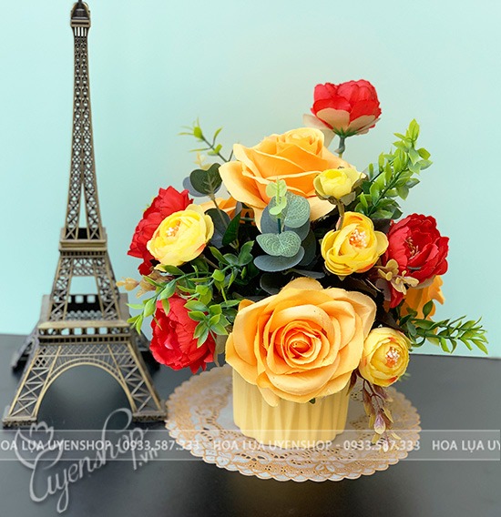 Zoom với LỌ HOA NHỎ TONE VÀNG