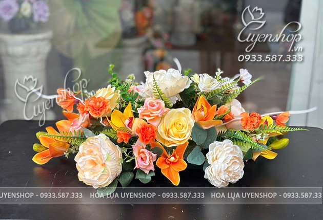 Zoom với LÃNG HOA BÀN HỌP NHỎ TONE VÀNG CAM