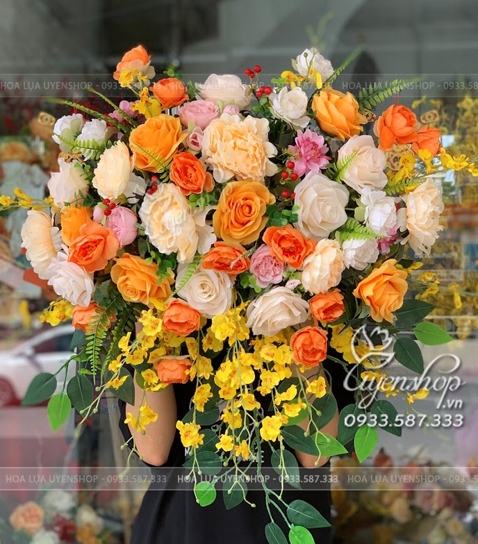 Zoom với LÃNG HOA TREO BỤC PHÁT BIỂU