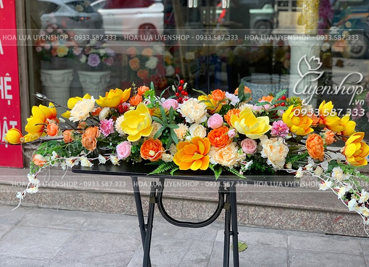 Zoom với LÃNG HOA BÀN HỌP DÀI 1,3M TONE VÀNG CAM