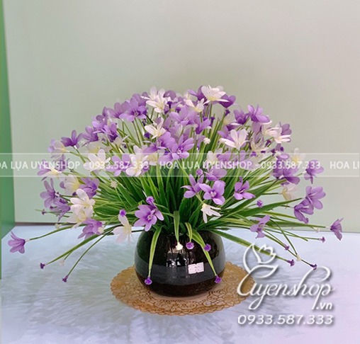 Zoom với LỌ HOA THỦY TIÊN NHỎ ĐỂ BÀN