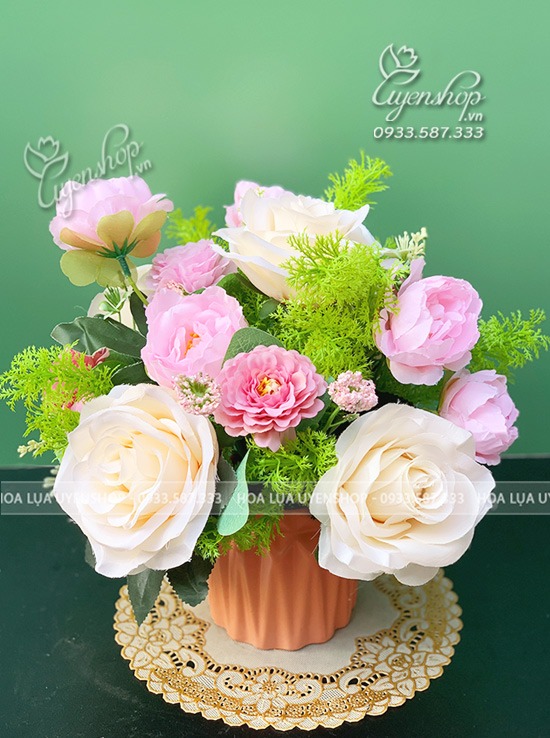 Zoom với LỌ HOA NHỎ ĐỂ BÀN