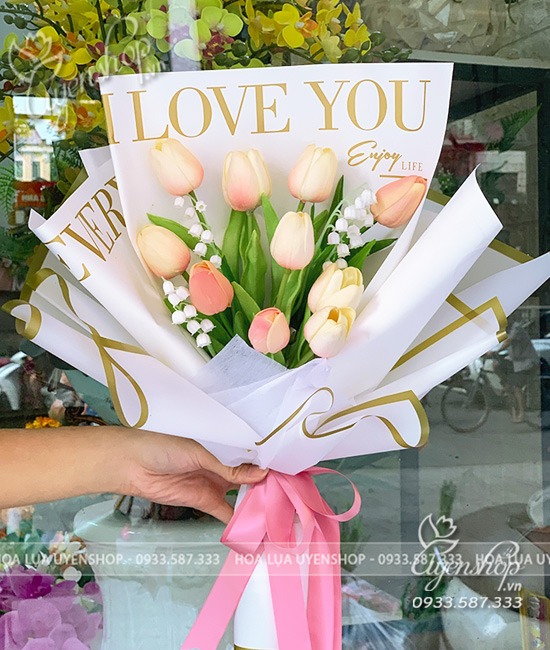 Zoom với BÓ HOA TULIP HỒNG