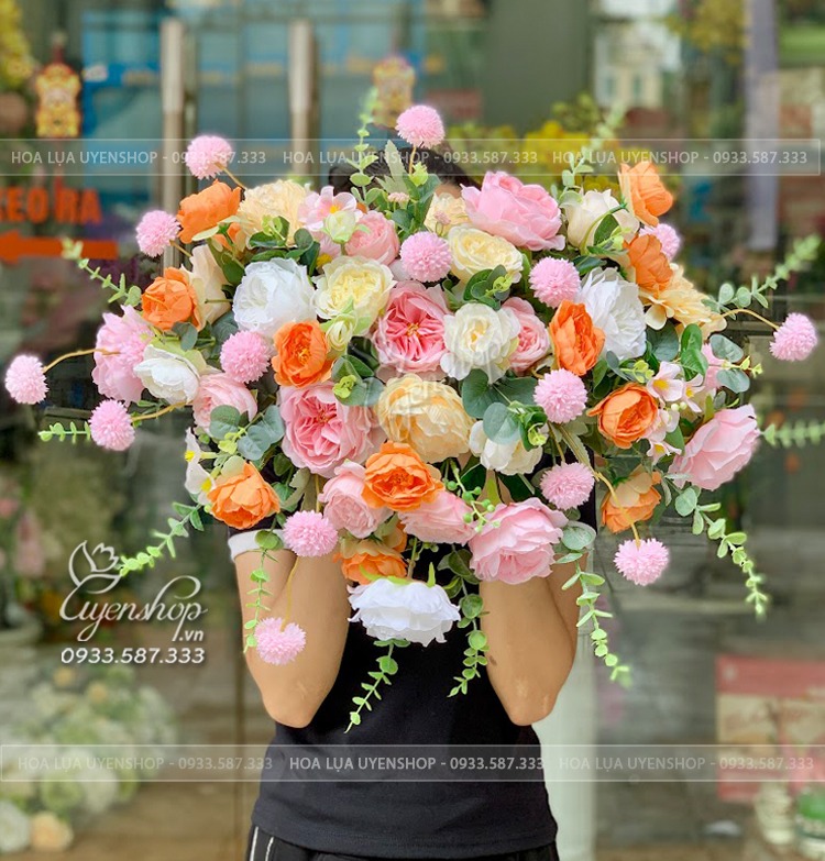 Zoom với LÃNG HOA BỤC PHÁT BIỂU, BỤC NÓI NHỎ TONE HỒNG PASTEL