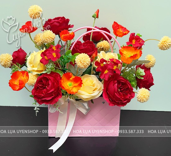 Zoom với GIỎ HOA LỤA TONE ĐỎ