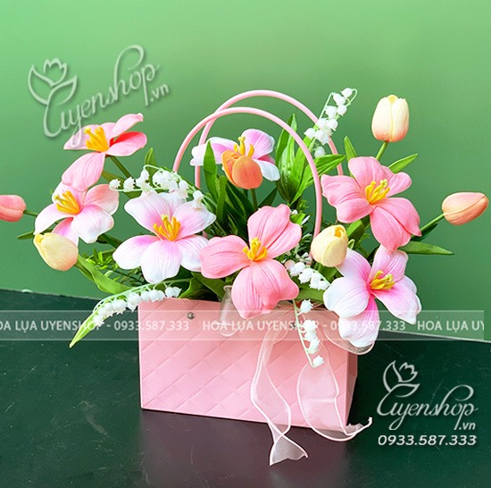 Zoom với GIỎ HOA TULIP NHỎ XINH