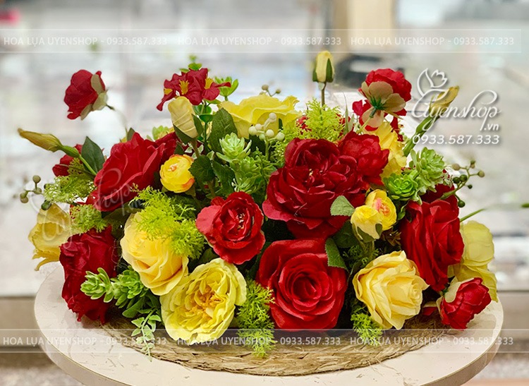 Zoom với LÃNG HOA NHỎ ĐỂ BÀN TONE ĐỎ VÀNG