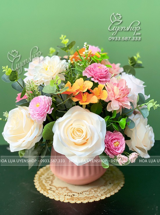 Zoom với LỌ HOA NHỎ ĐỂ BÀN TONE KEM HỒNG