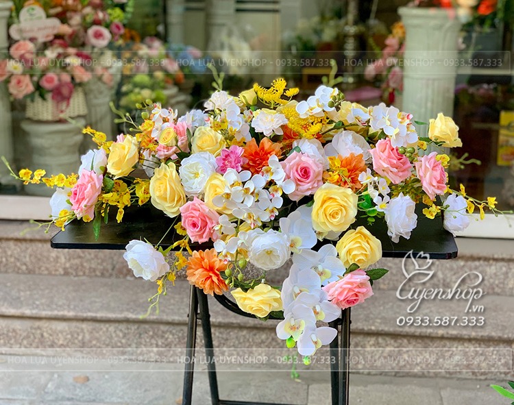 Zoom với LÃNG HOA ĐỂ BỤC NÓI PHÒNG HỌP