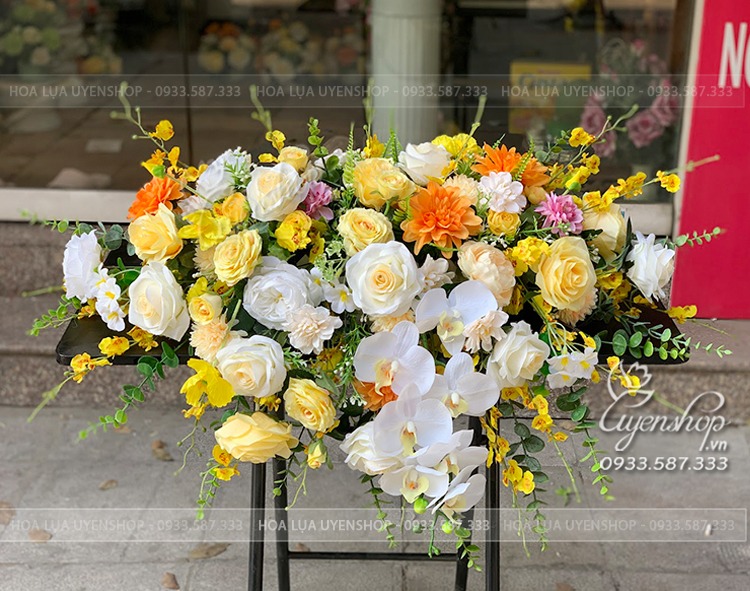 Zoom với LÃNG HOA BỤC PHÁT BIỂU TONE VÀNG