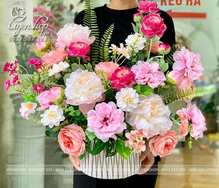 Zoom với Giỏ Hoa Lụa Tone Hồng