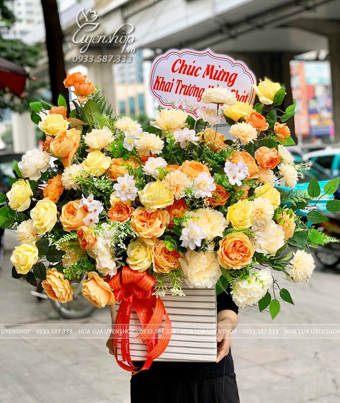 Zoom với GIỎ HOA LỤA CHÚC MỪNG KHAI TRƯƠNG TONE VÀNG CAM