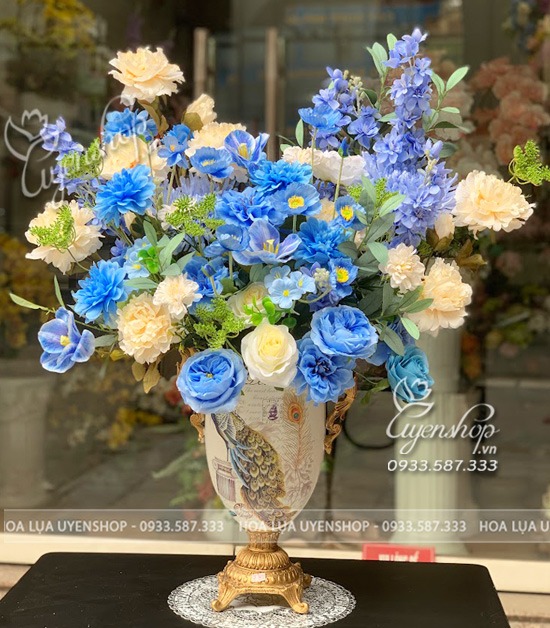 Zoom với BÌNH HOA TONE XANH HỌA TIẾT CHIM CÔNG