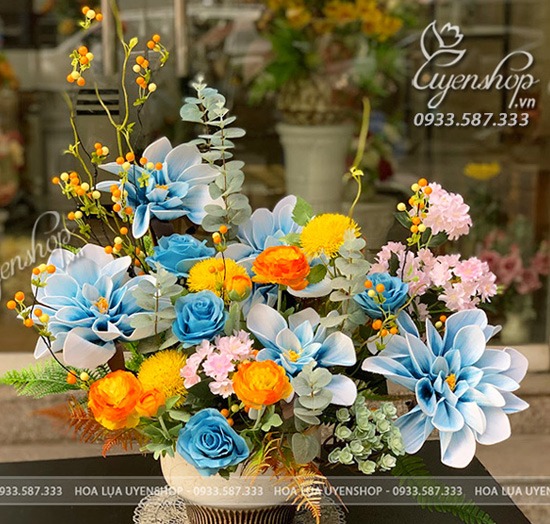 Zoom với BÌNH HOA NGHỆ THUẬT TONE XANH