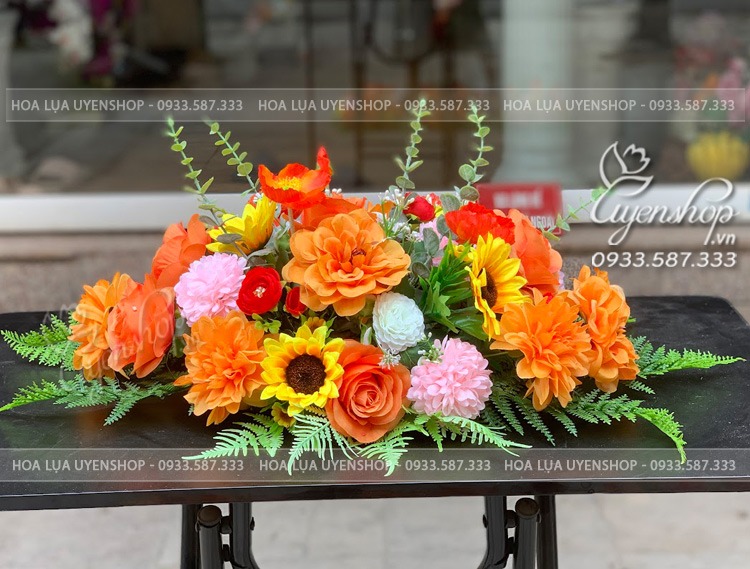 Zoom với LÃNG HOA BÀN HỌP NHỎ TONE CAM