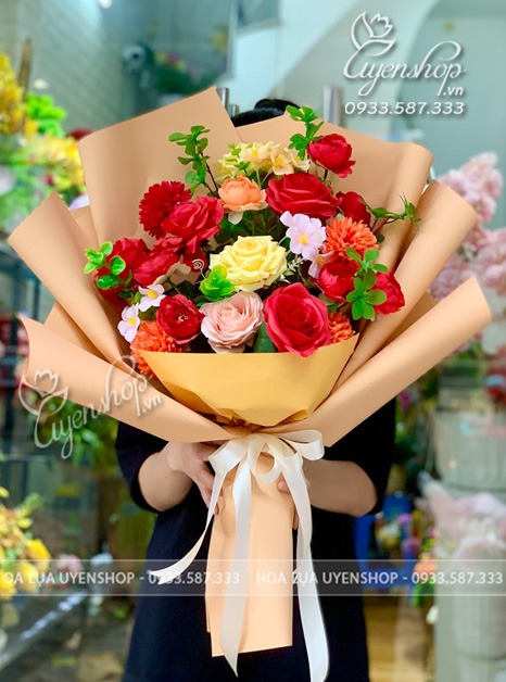 Zoom với BÓ HOA LỤA TONE ĐỎ